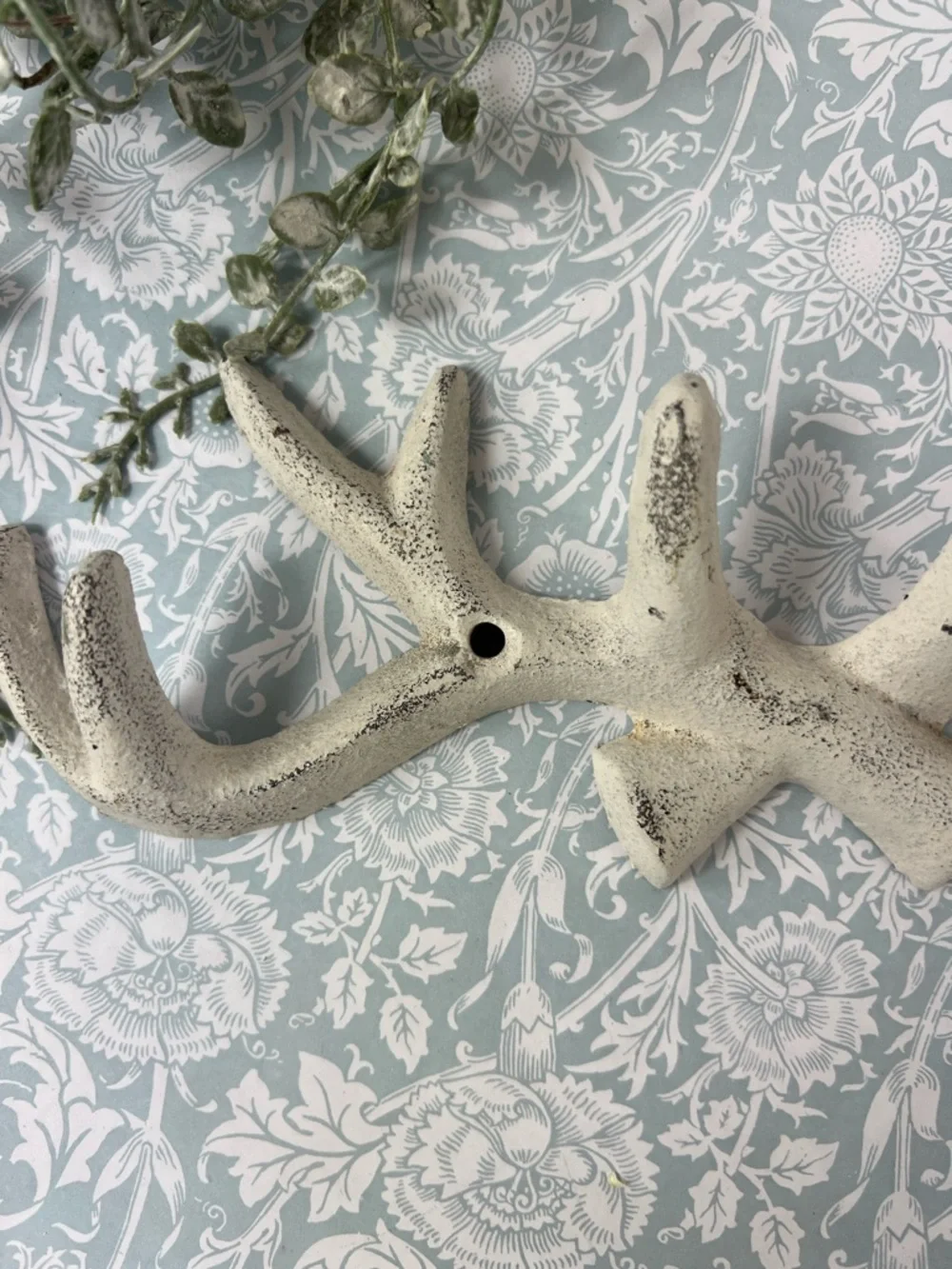 Rustic White Antler Wall Hook Rack Decorative Home Wall Decor Totes Towels Bags